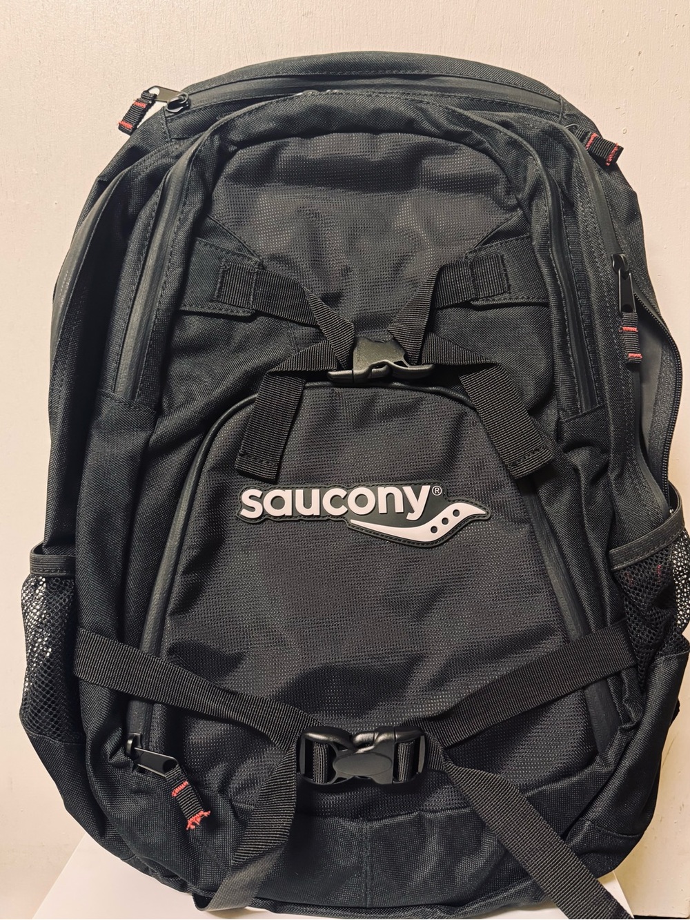NIB Saucony Black Men's Technical Backpack with Logo and Free Attachment